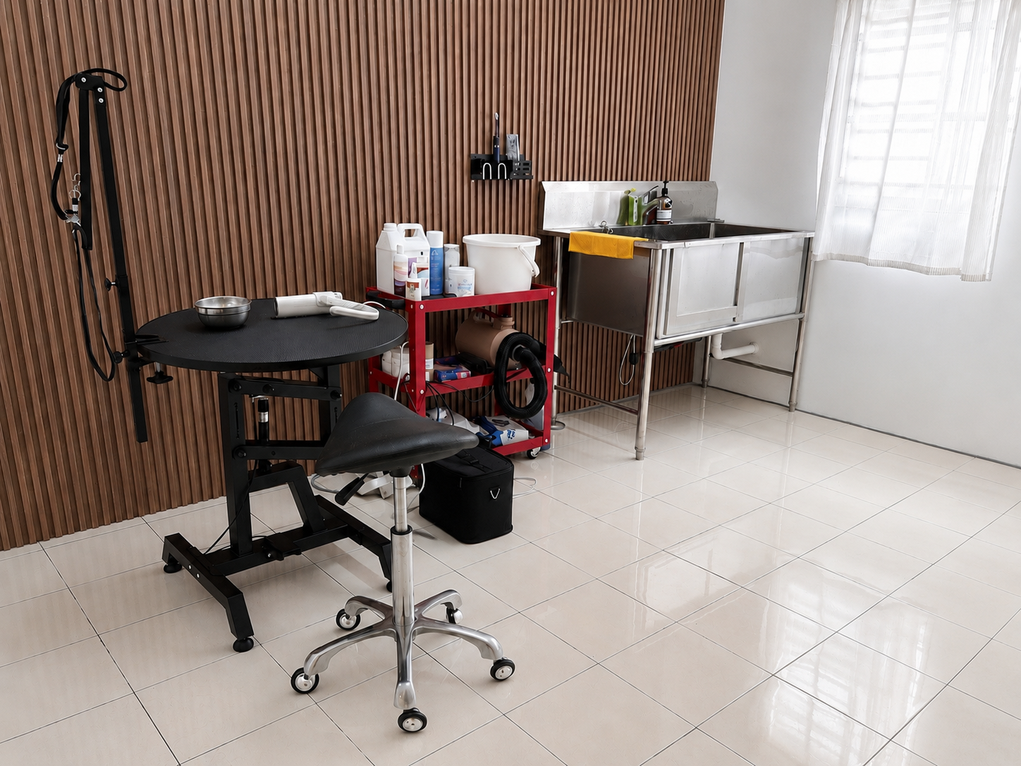 Pet grooming room